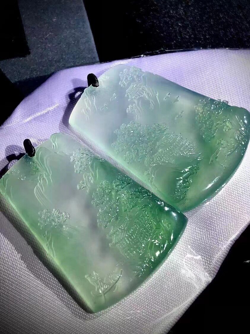 揭阳市玉雕产业协会诚信单位 2007年林佳裕进入翡翠雕刻行业与翡 翠结