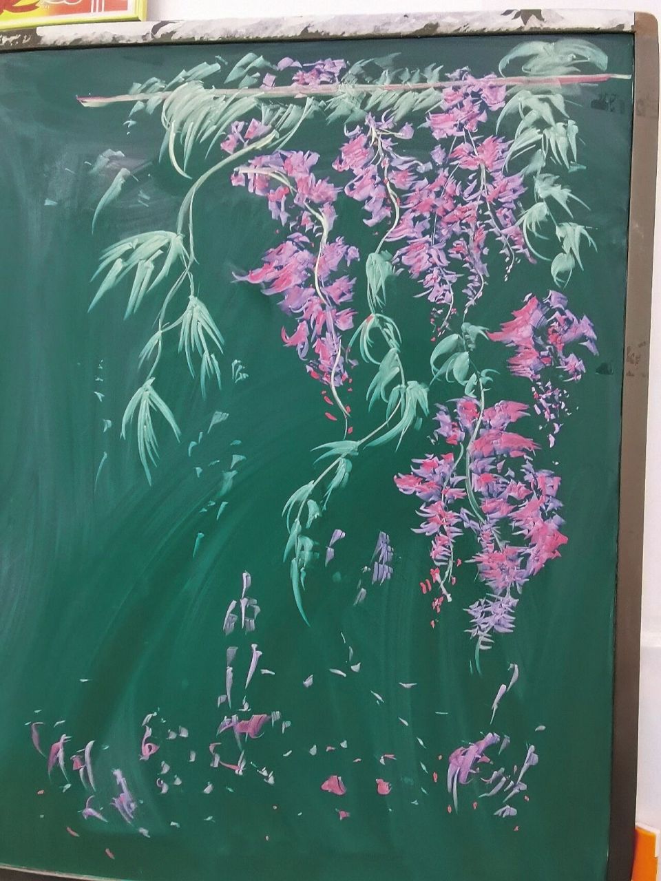 黑板报 藤萝 临摹的一个小红书宝宝的粉笔是普通粉笔 就是学校自带的