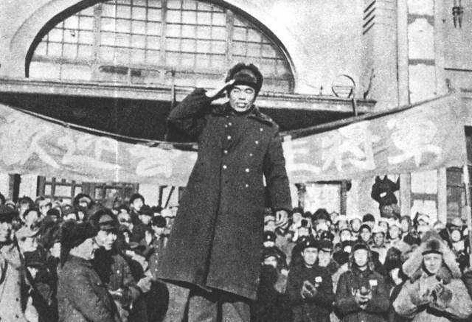 1950年,50军打了败仗,军长曾泽生一气之下要给梁兴初做伙夫. 抗美援朝