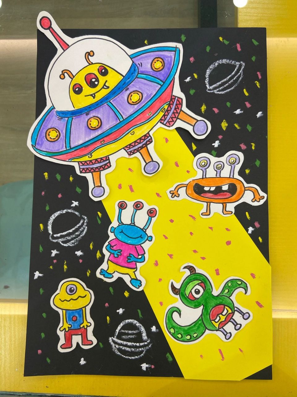 飞碟来袭|中大班|创意美术 本节课主题《飞碟来袭》 深邃的太空充满无