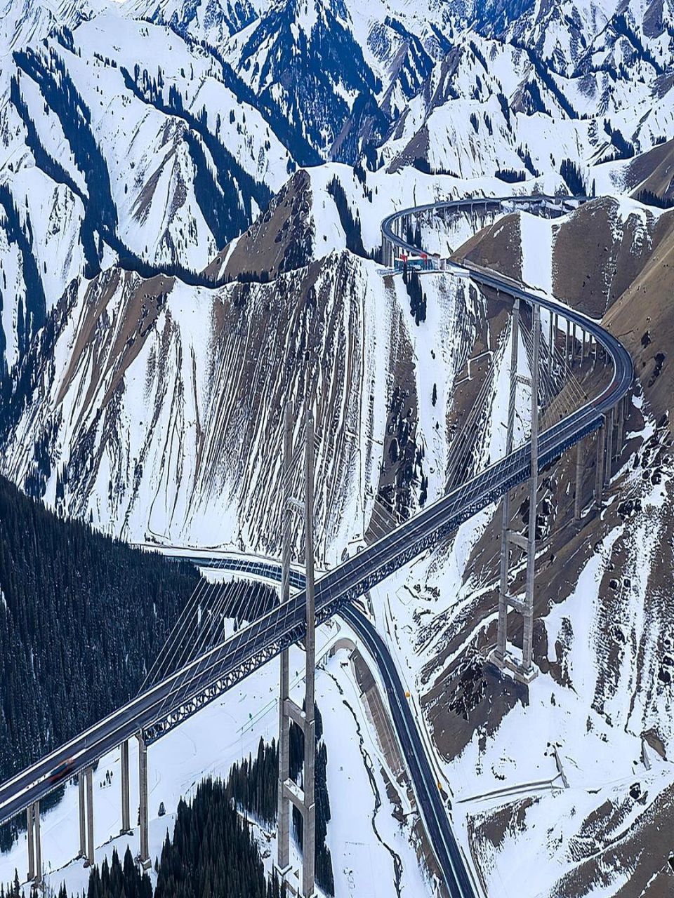 新疆伊犁果子沟大桥美景来了!