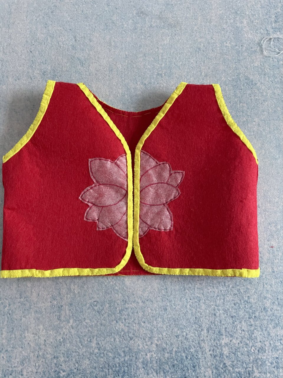 家里的小宝贝六一要进行环保服装秀表演,给他做个哪吒造型