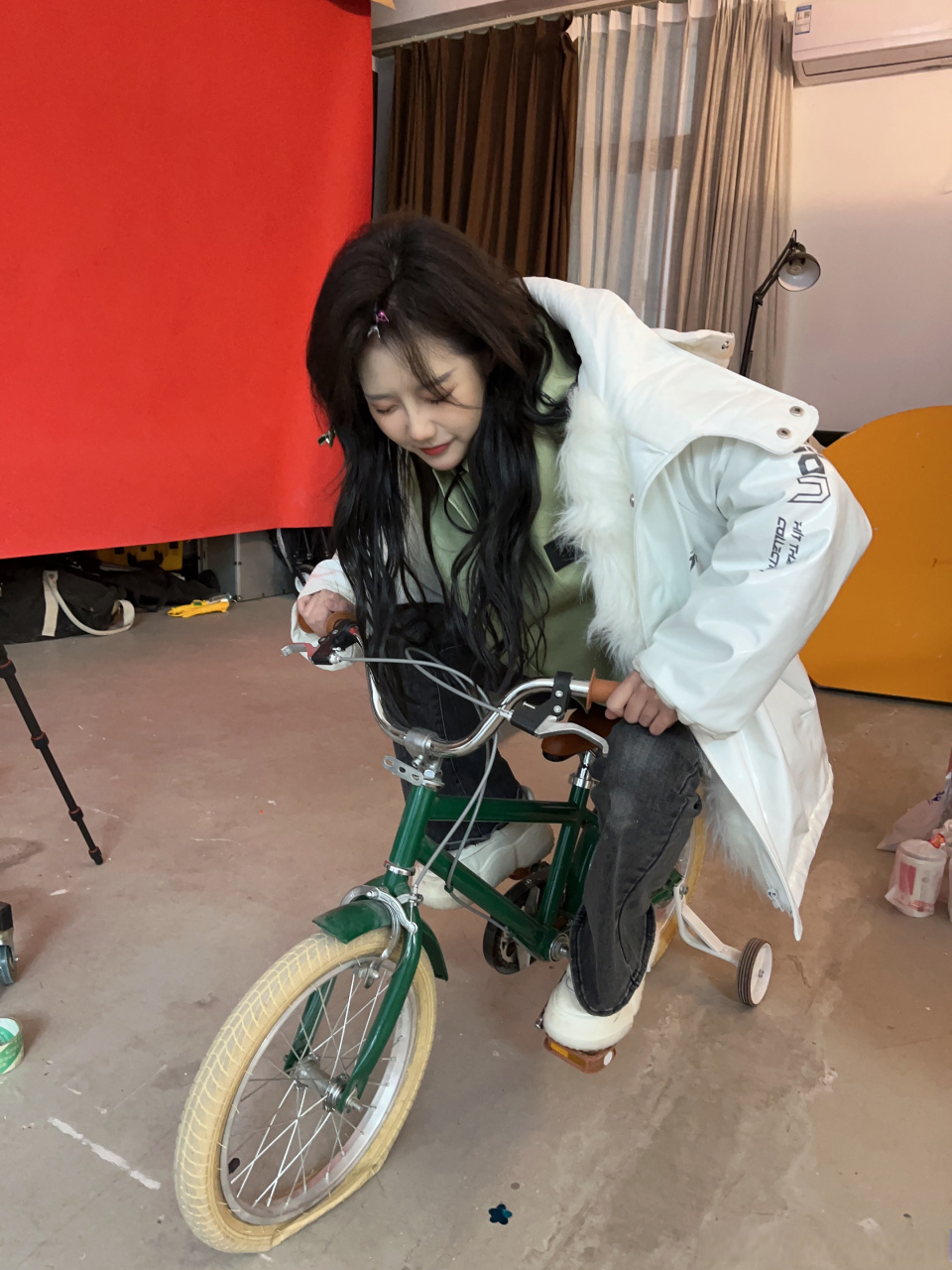 张智杰#  骑车上班身体超强壮的嘞