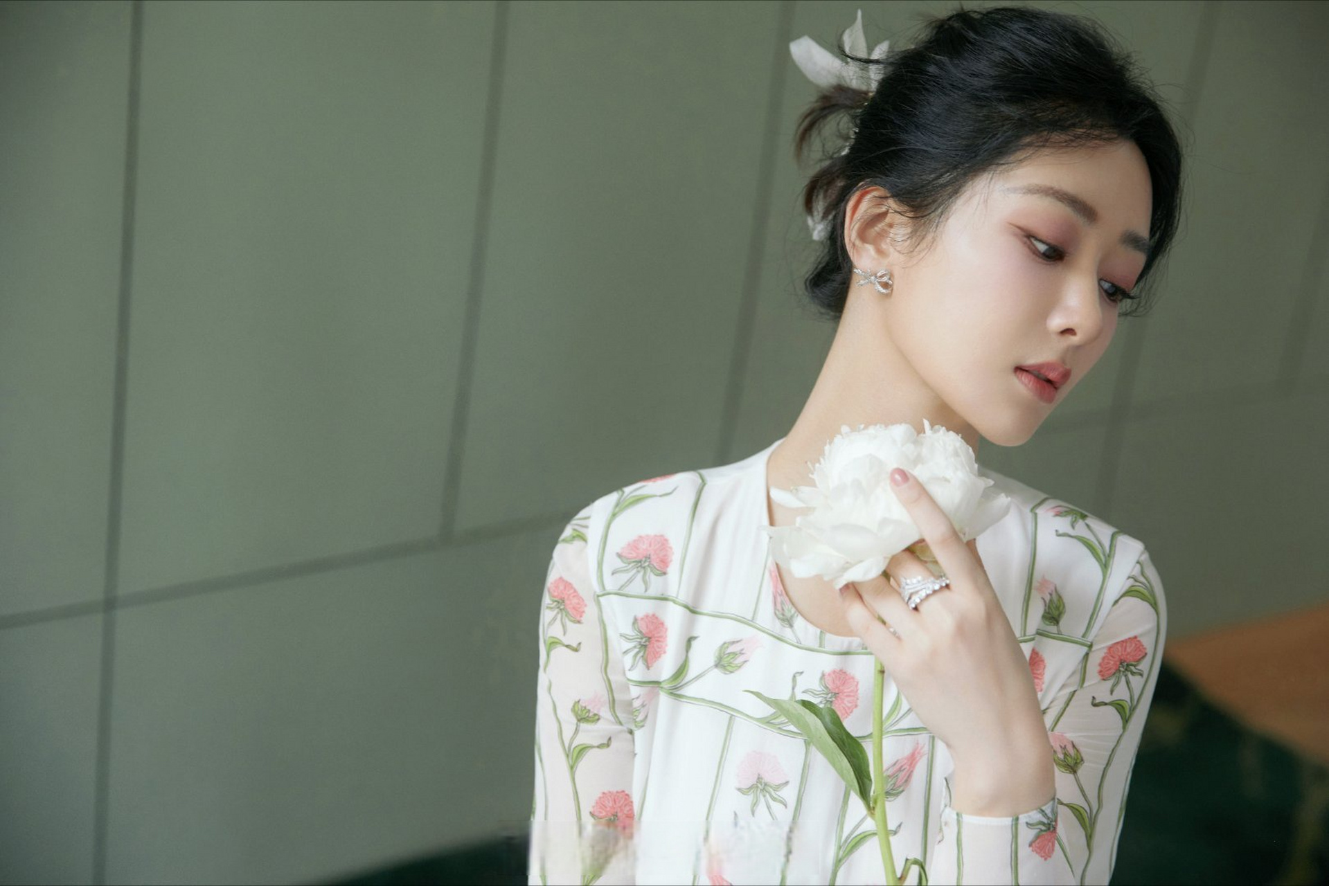 杨紫工作室p图不p镜子#杨紫到底惹谁了[捂脸]怎么每次造型都被嘲啊