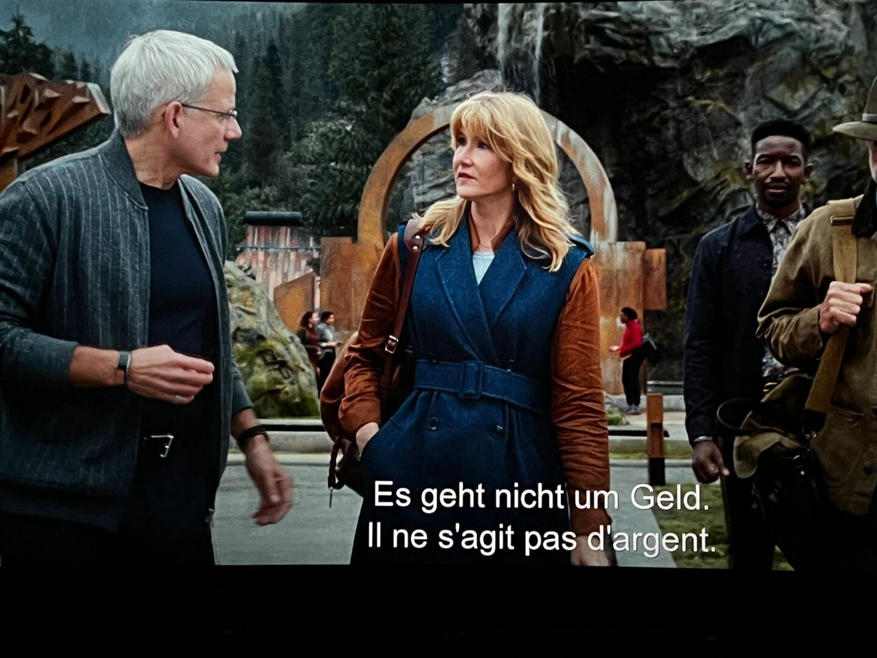 这演员也太像厨子库克了!而且说话的方式和嗓音也很像!