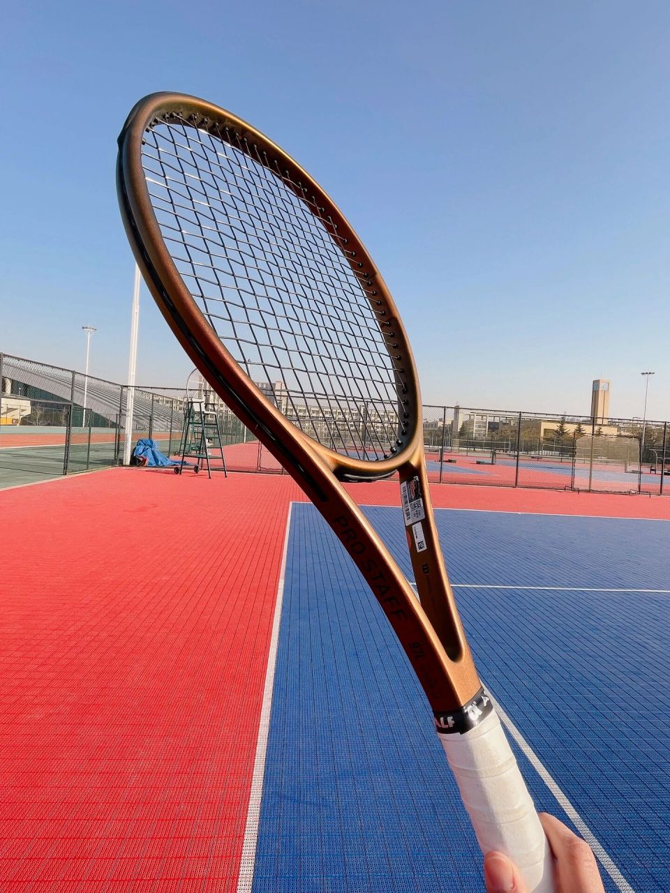 wilson pro staff v14测评(290g) 虽然打了一年左右网球,但是球技差不