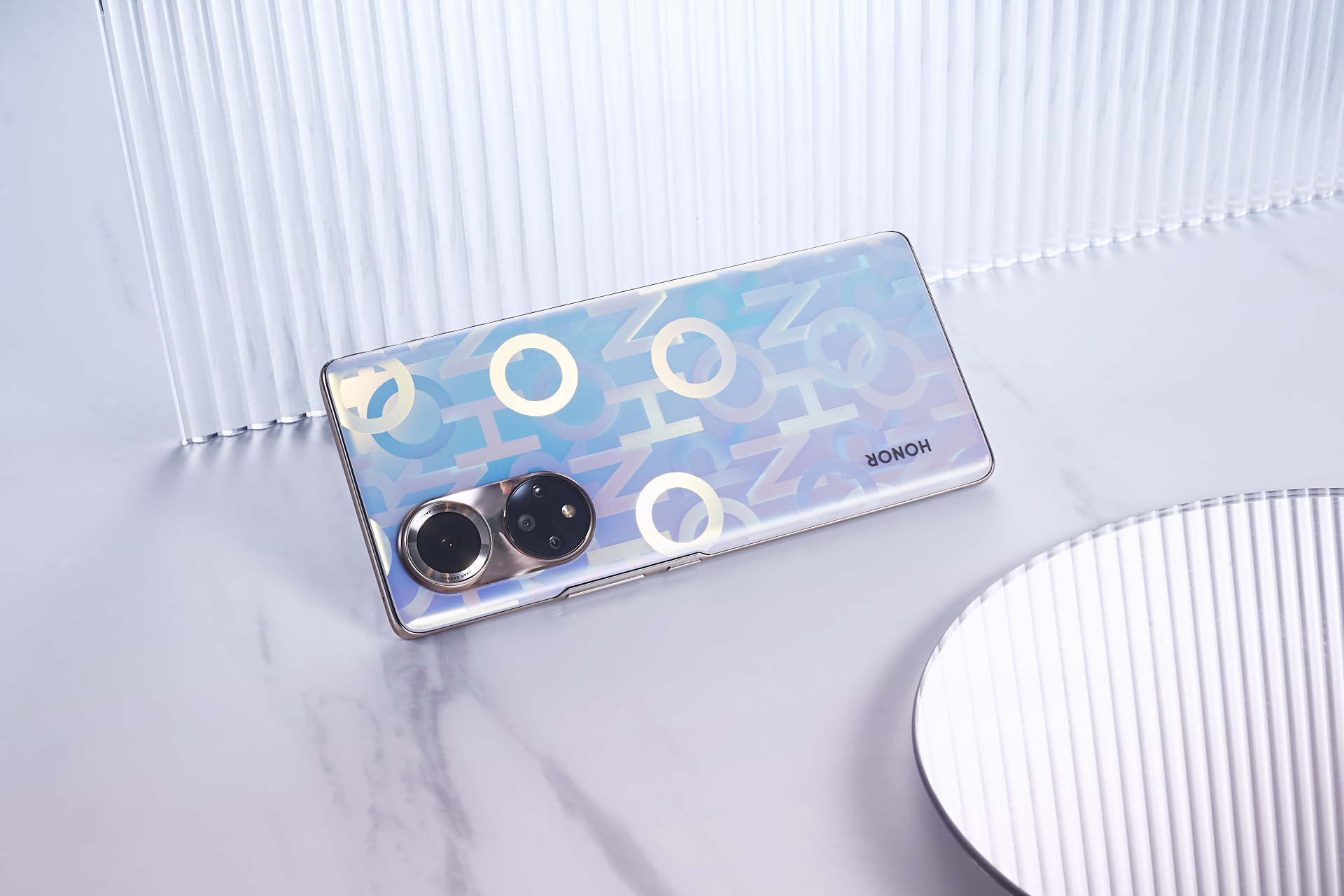 老图新发,以前很喜欢的一款高颜值手机,荣耀50系列的荣耀密码配色,不