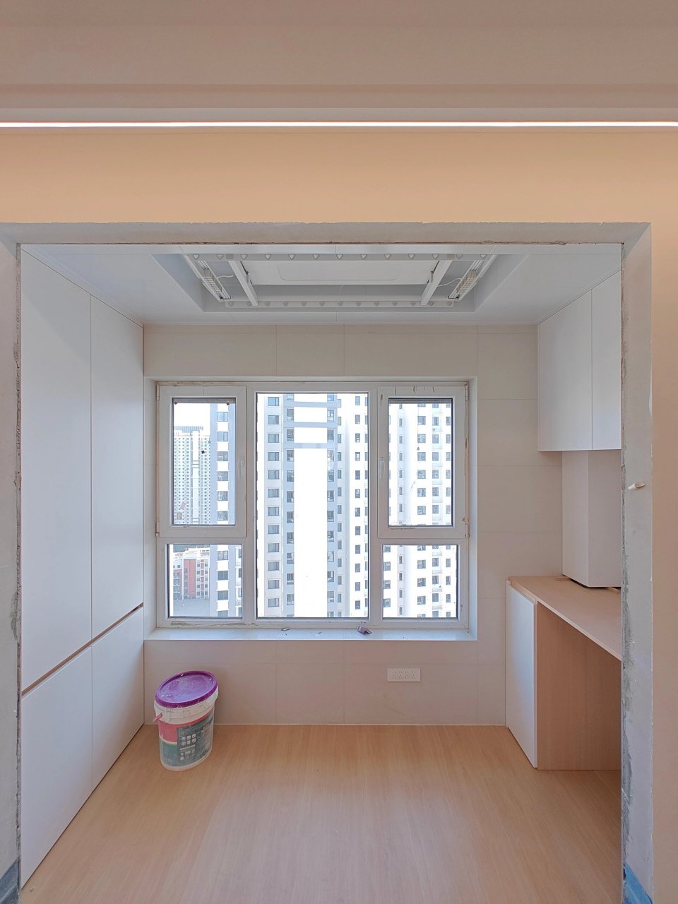 阳台铝扣板吊顶做隐藏式晾衣架 想要隐藏式晾衣架,想做石膏吊顶留出