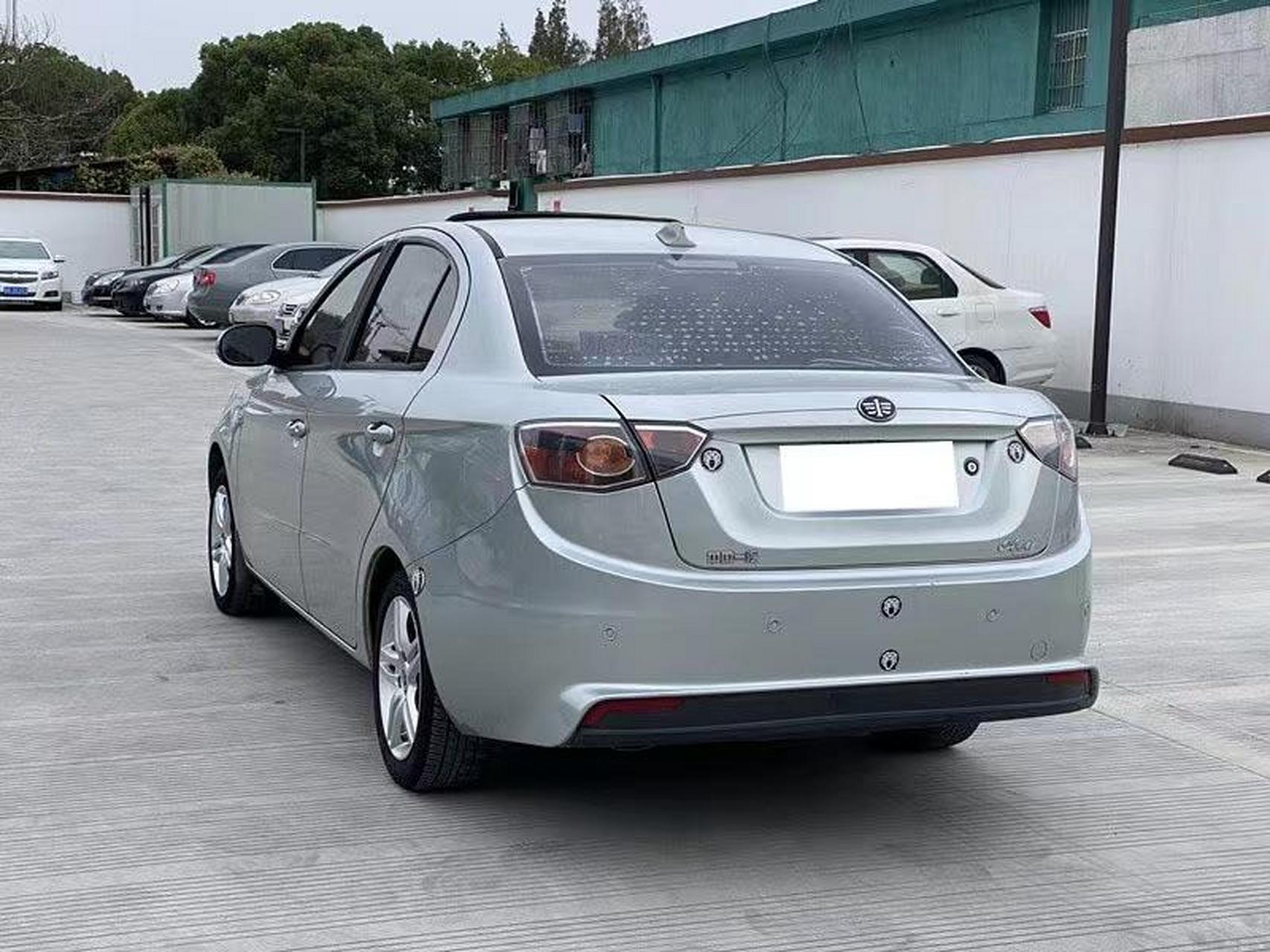 13年一汽欧朗本地一手开下来,车况精品,保养仔细,空调冰冰凉,动力充沛