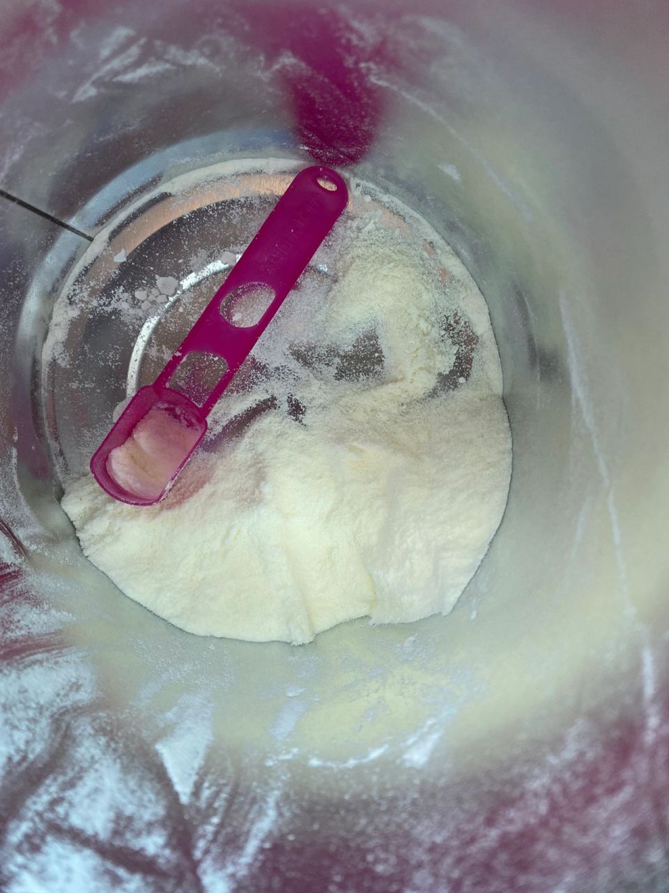 澳洲的是偏黄的,一点奶味没有,很甜,真的很像豆浆…而且粉质非常散,德