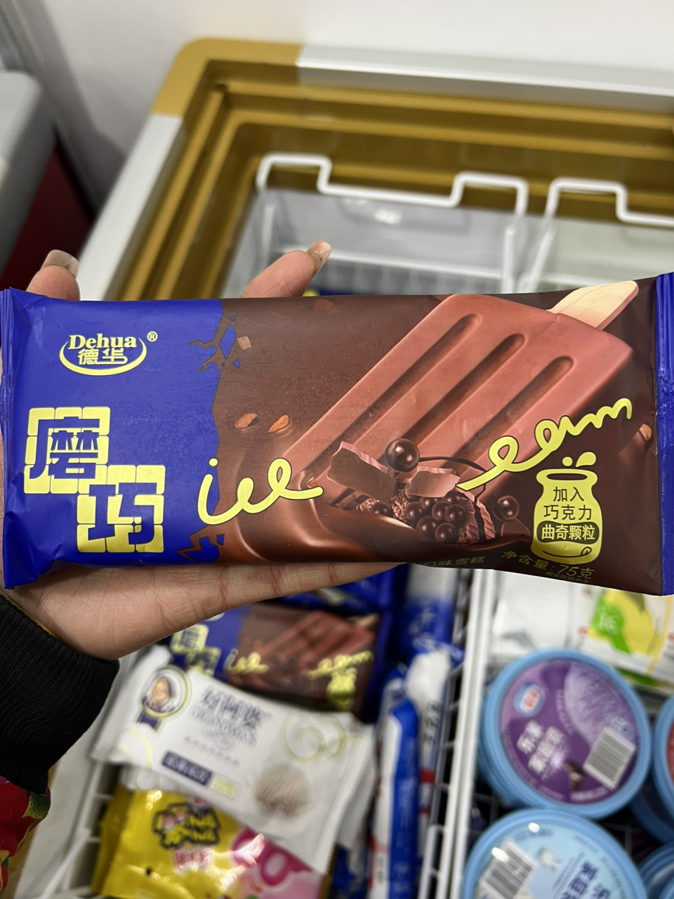 德华新品 磨巧 巧克力雪糕90 巧克力爱好者福音 	 满满的巧克力豆