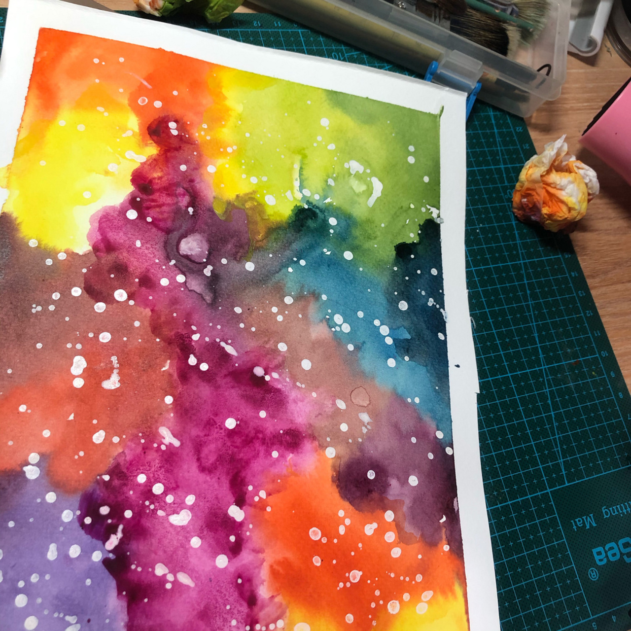 材料:白纸 水彩 马克笔 剪刀 双面胶