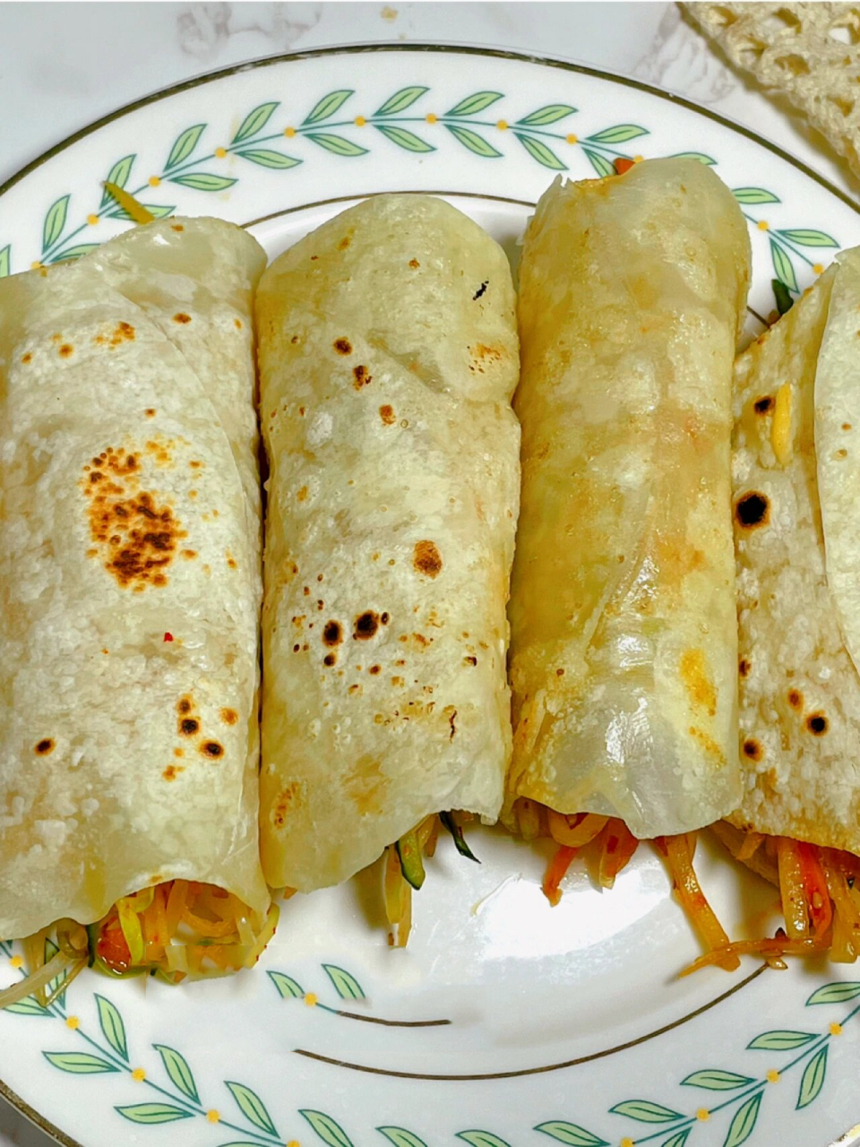 6015饺子皮的卷饼太简单了,酸辣过瘾太爱了～ 家里之前包饺子的奇