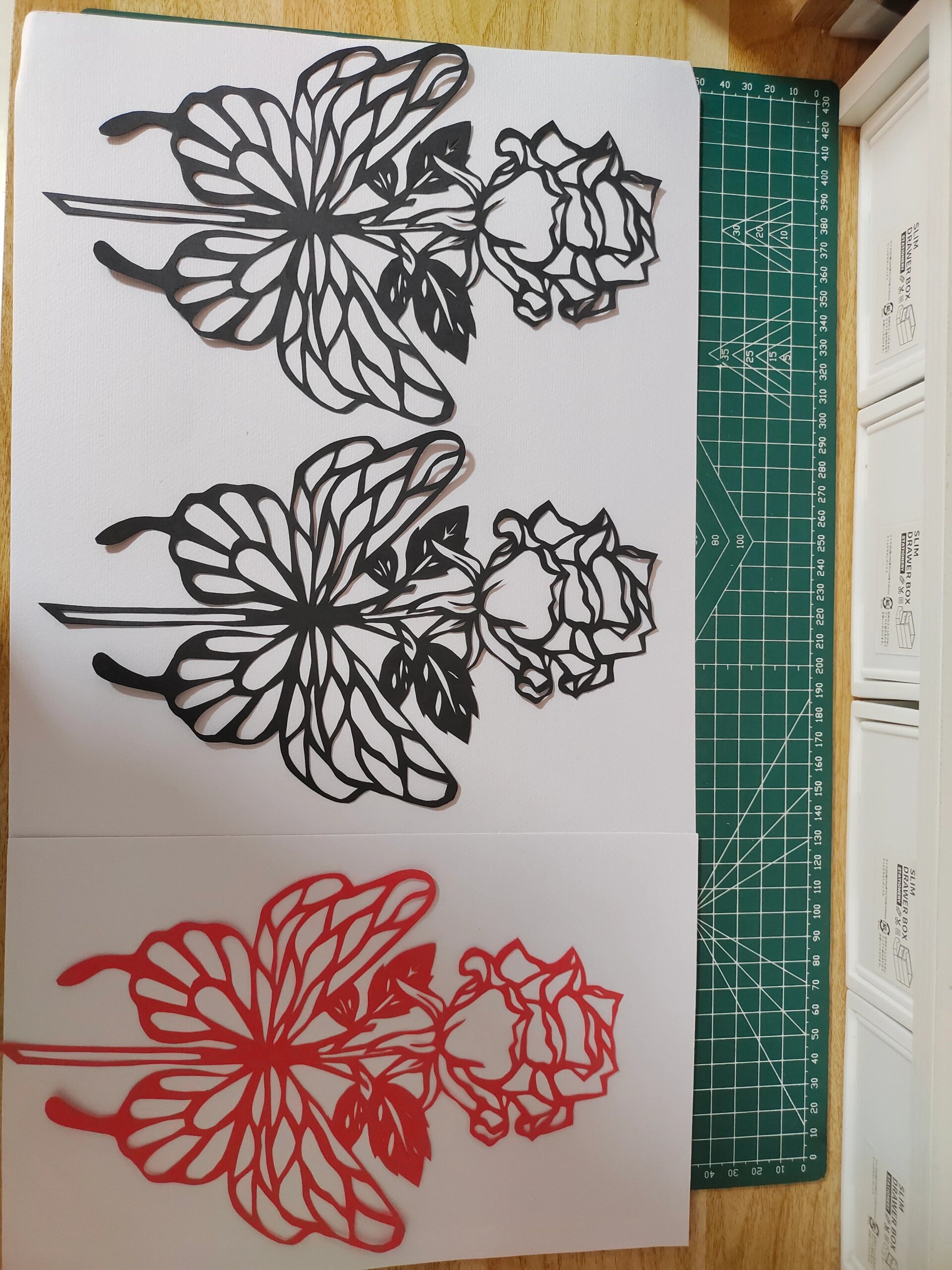 刻纸 玫瑰    今天依旧是刻玫瑰花的一天