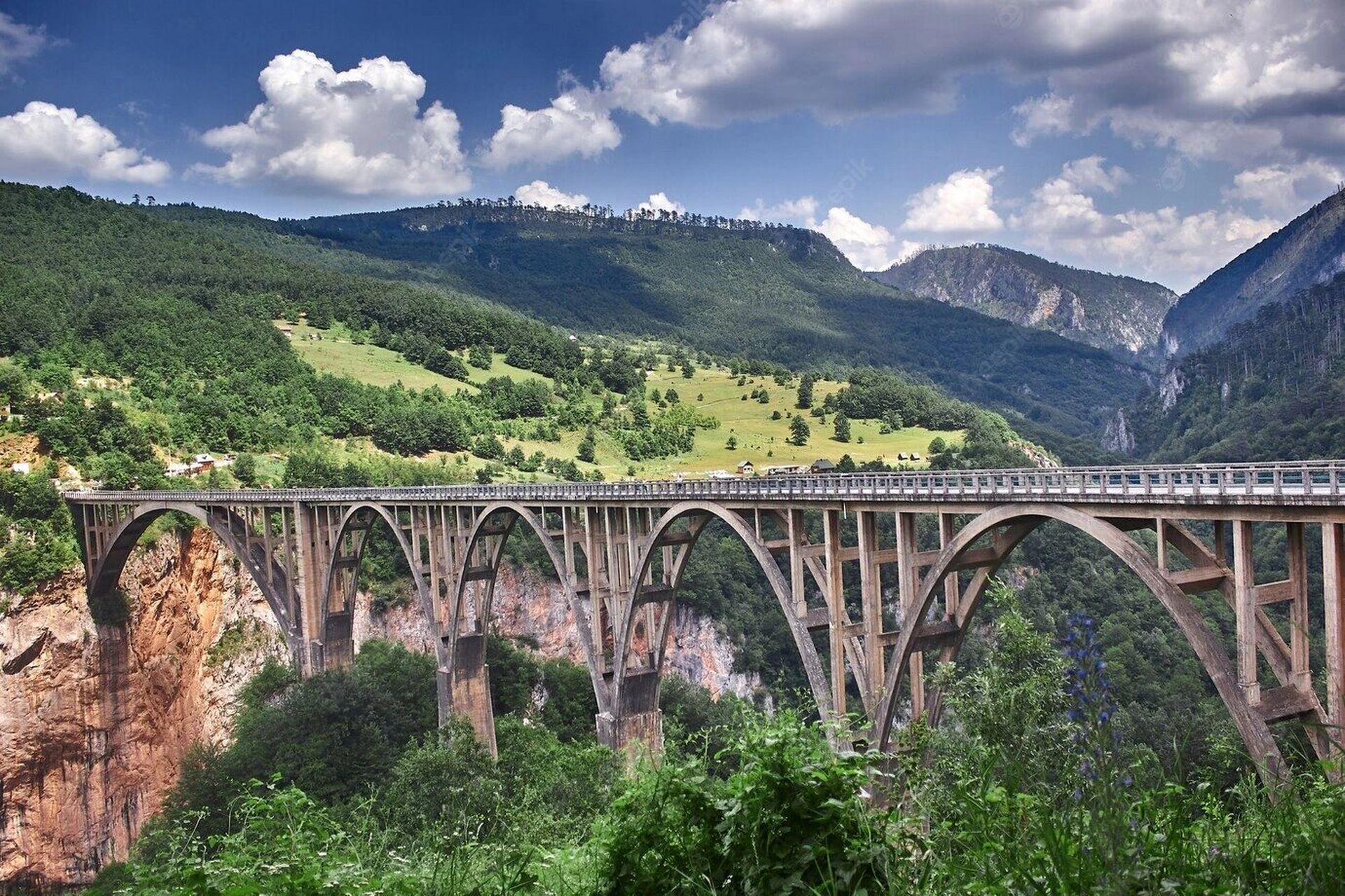 南斯拉夫电影《桥》真实身份:塔拉河峡谷大桥 塔拉河峡谷大桥(tara