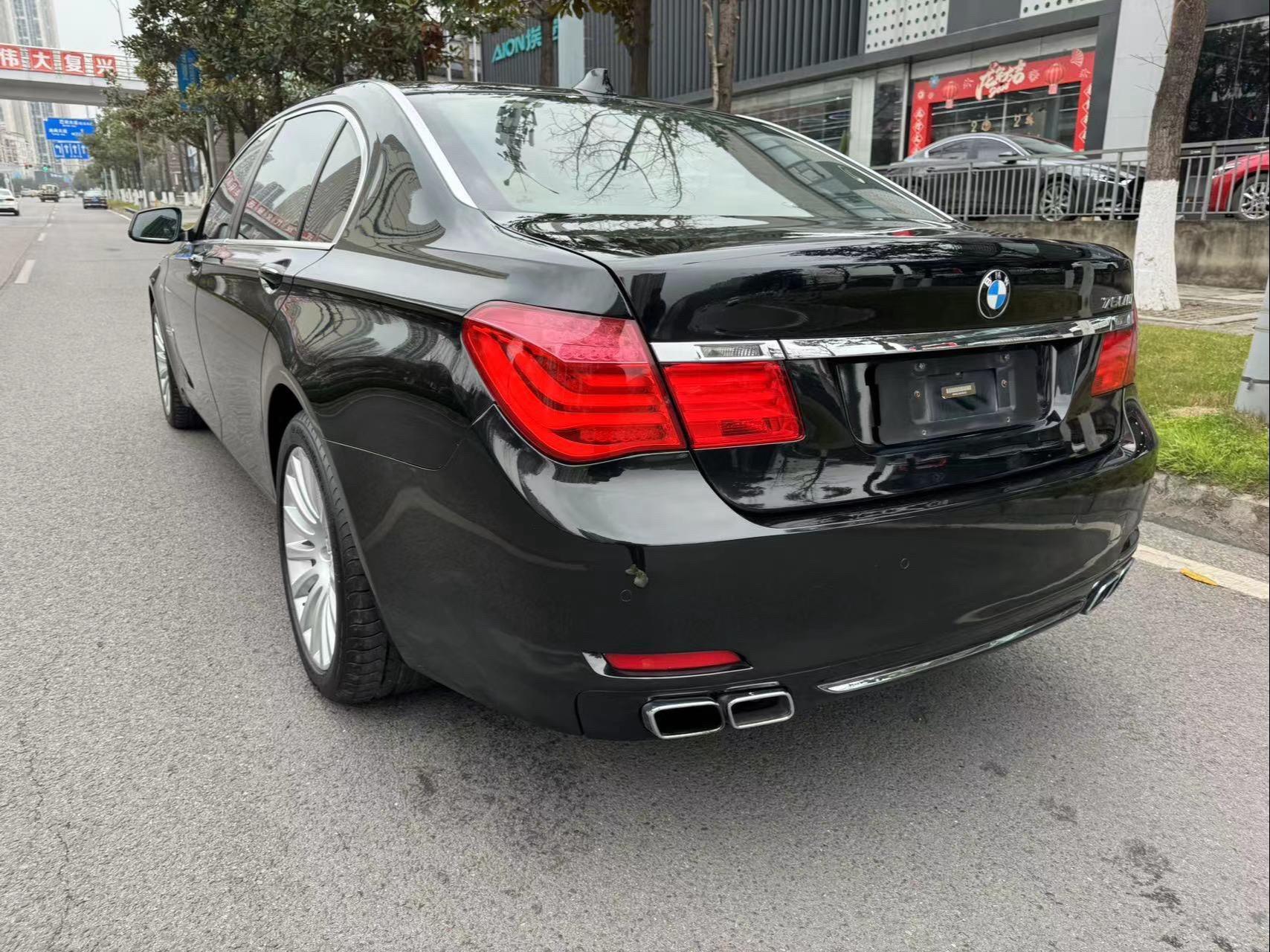 宝马760li,w12劳斯莱斯同款发动机.