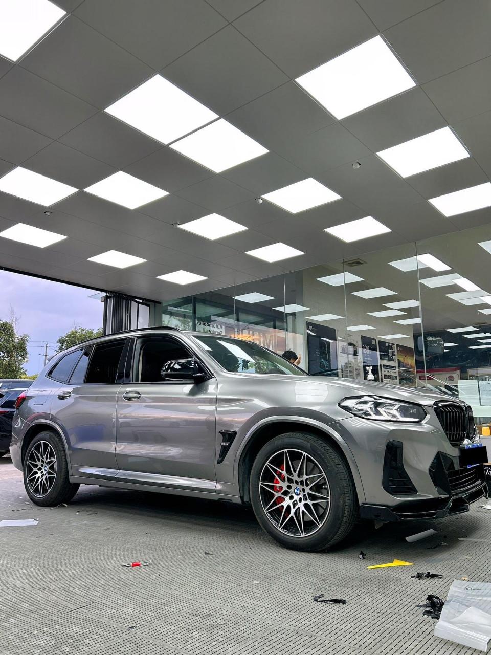 宝马ix3改色液态金属浅银 中网熏黑.