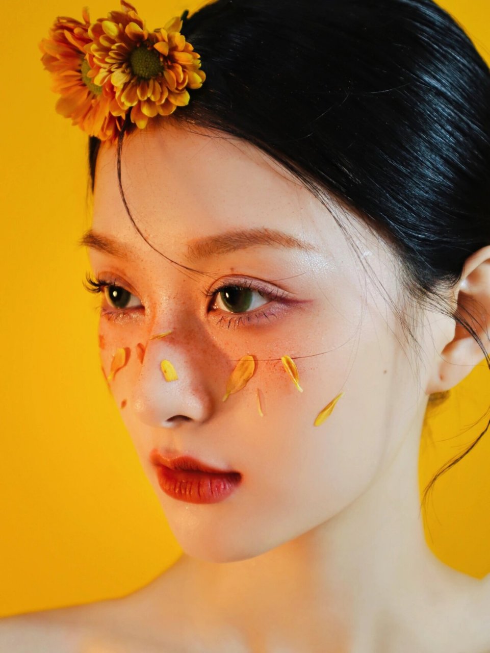 92橘色调 花瓣 =日杂风创意妆面                	 妆造