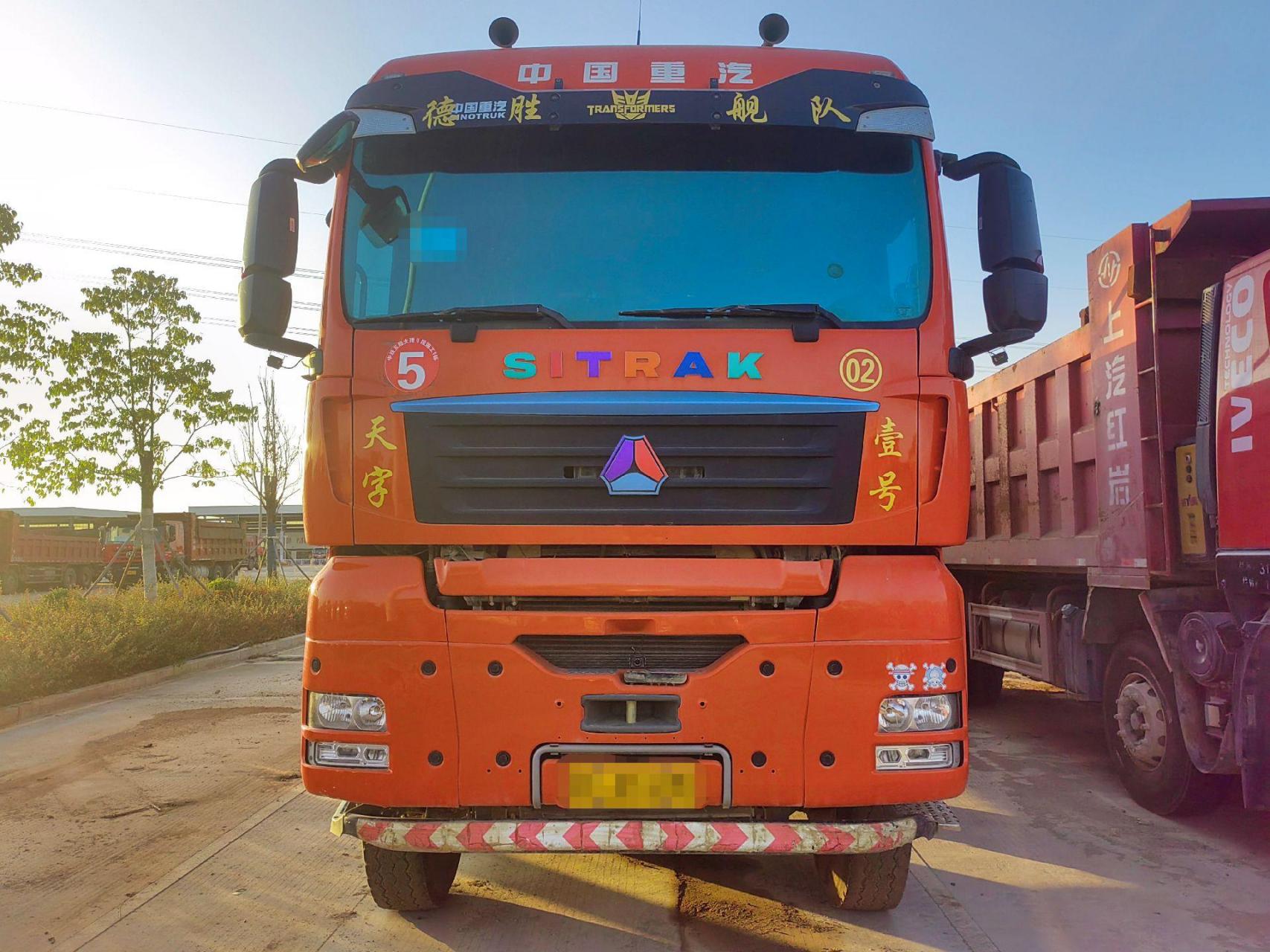 中国重汽汕德卡g7,前四后八自卸车.