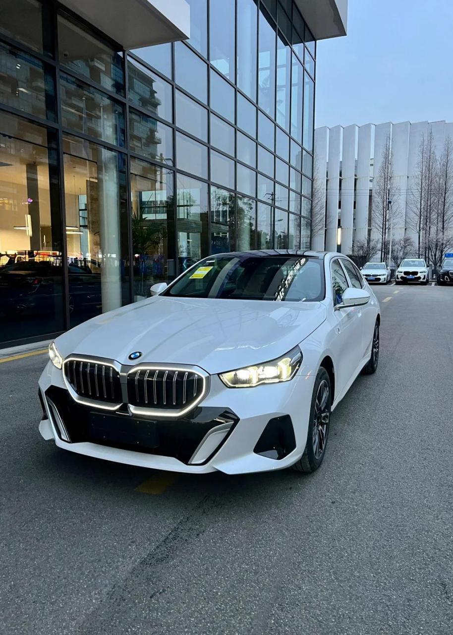 2024款宝马525li m运动套装.