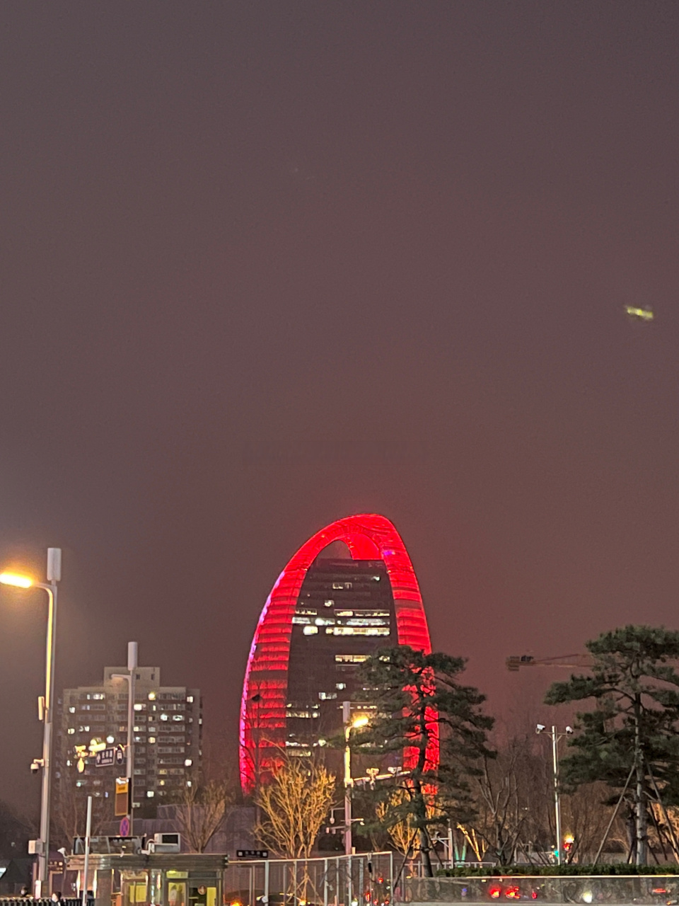 人民日报社夜景图片