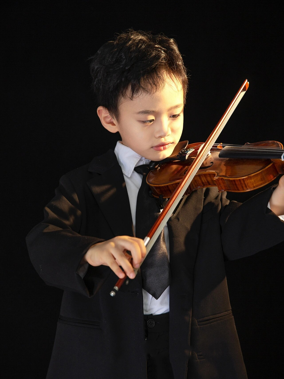 vincent小朋友学小提琴也有小半年的时间了 老师是