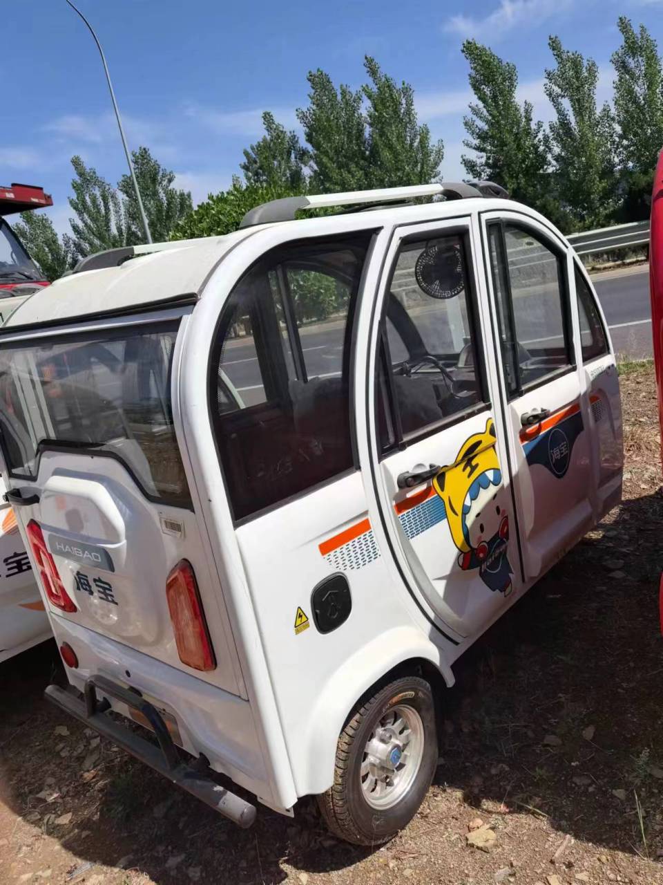 全新库存车处理,海宝电动车,绝对超低价5999元,带5块电池,全部高配!