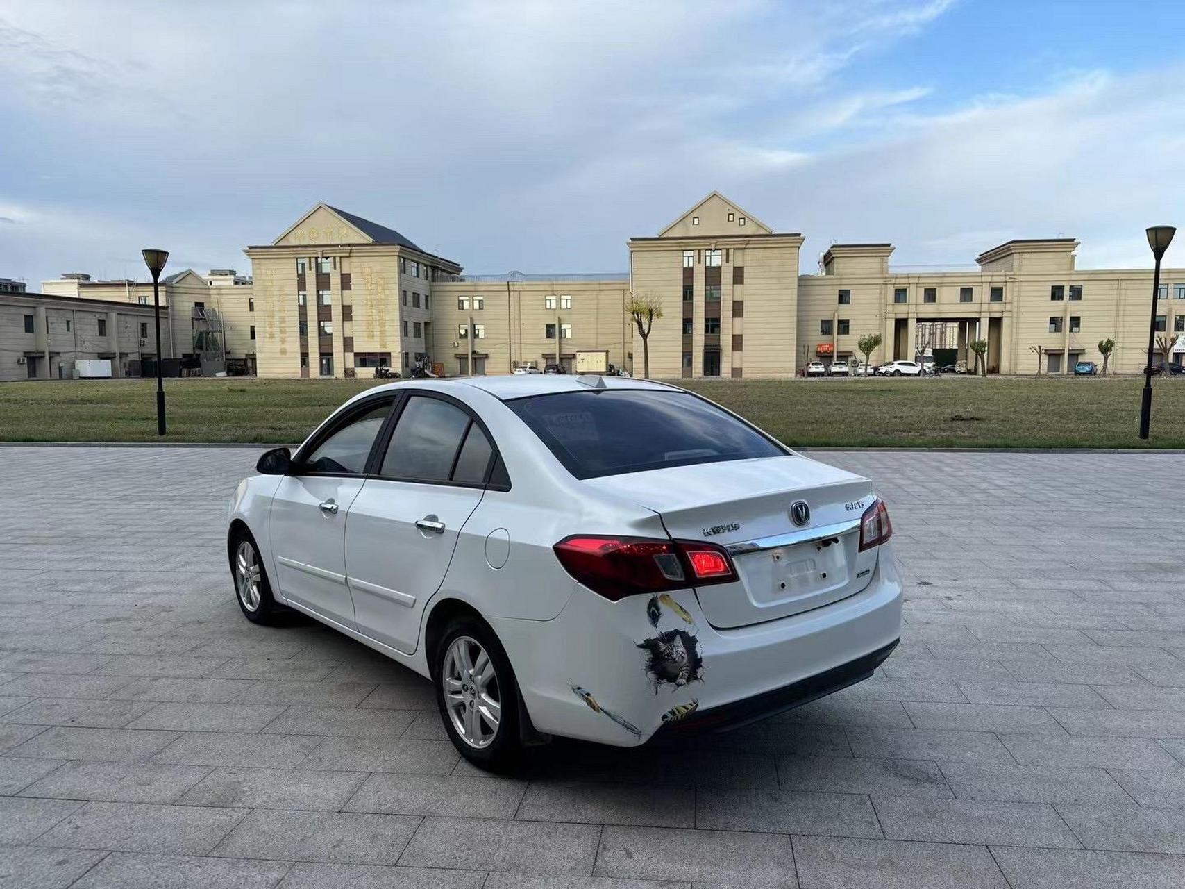 13年长安悦翔v5,手动1.