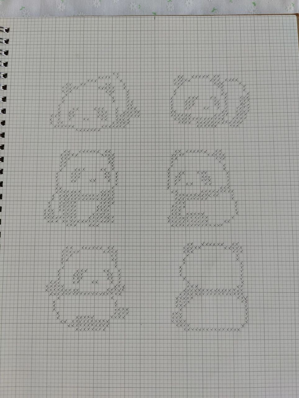 像素画80【临摹】小熊猫合集 a4 2.5mm网格本 可以用b5画单个