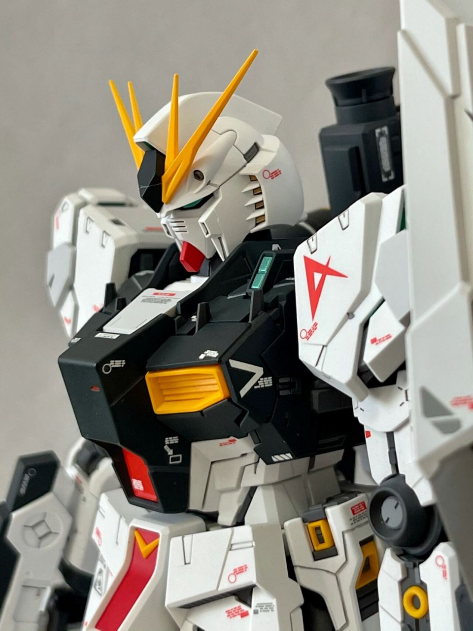 全喷涂mg卡牛 vs 素组rg牛高达 rx-93 vgundam