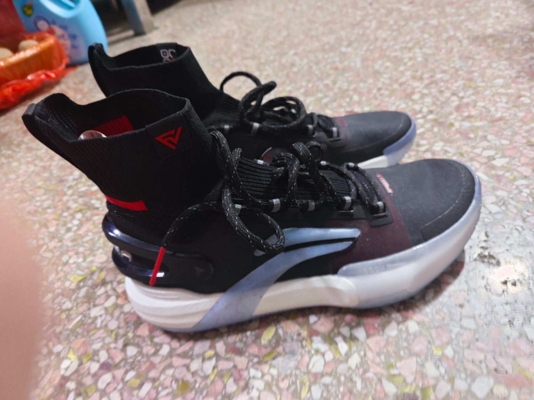 李宁闪击9ultra 黑色 41码,低价出售,全新,需要的扣