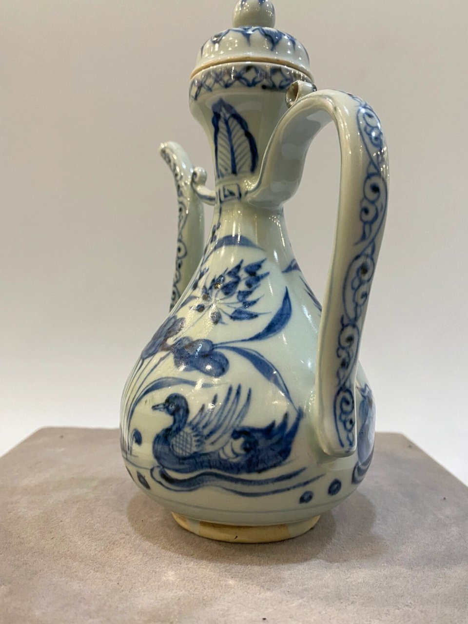 元青花鸳鸯纹执壶