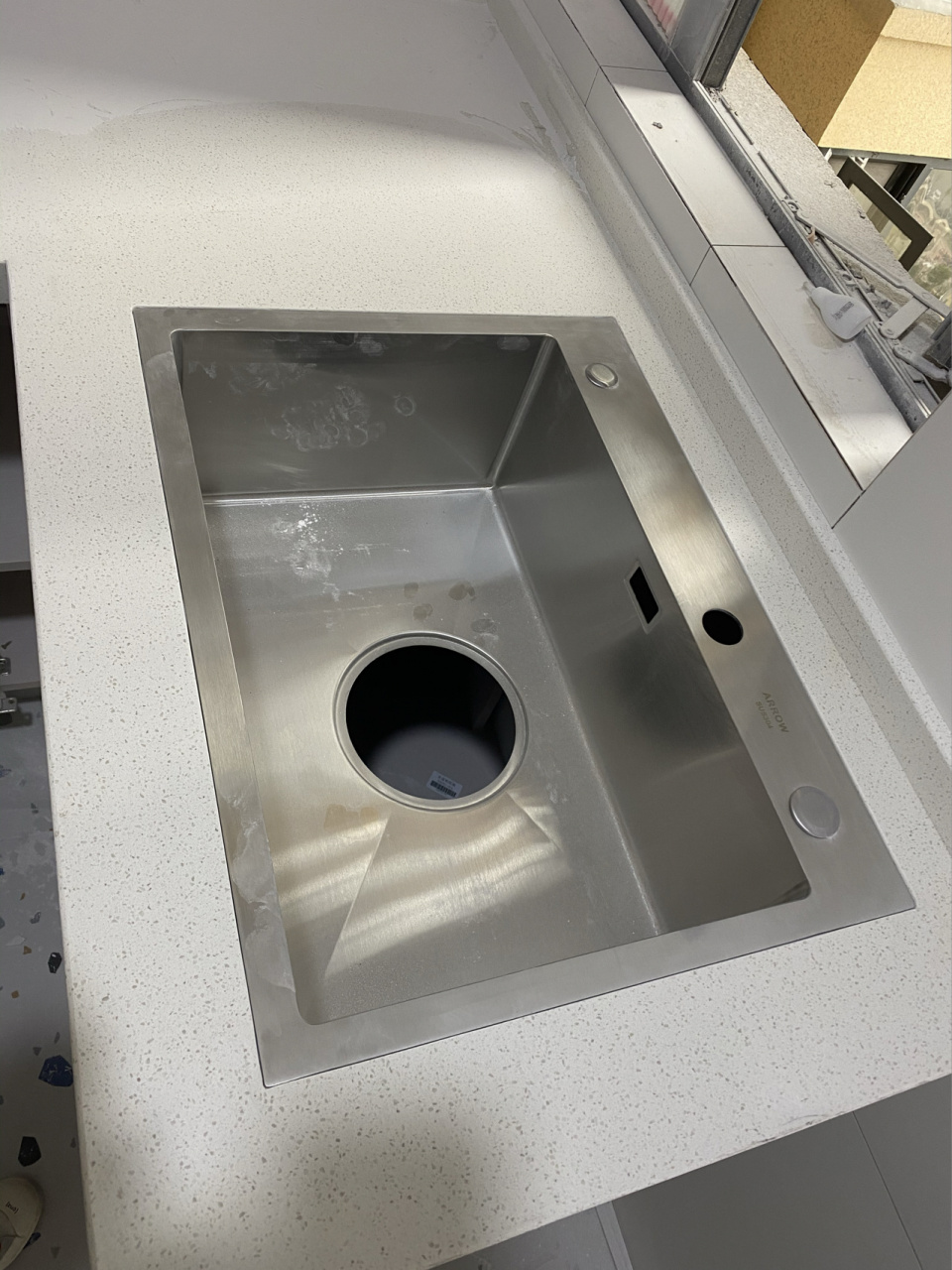 磨了半天让导购帮我另外安排了个厉害的师傅做台中盆,安装费300.