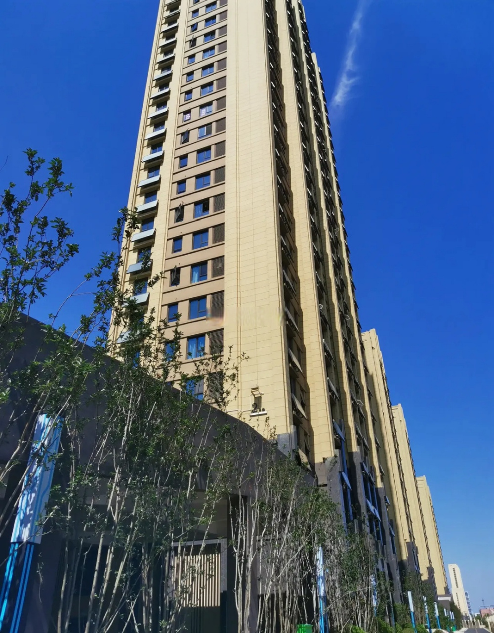 九联湖畔,开盘价1.4万起步,现在反应在二手房,应该上2万了.