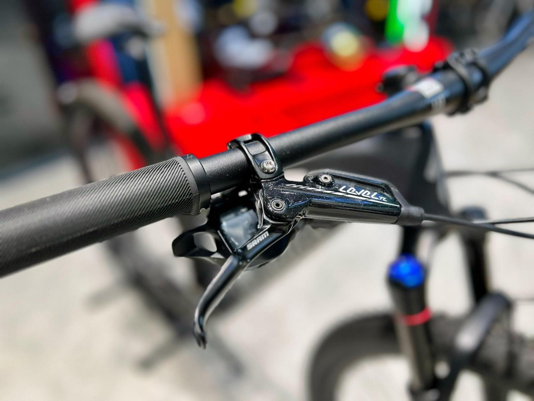 闪电epic ht是实力强劲的硬尾xc山地车.