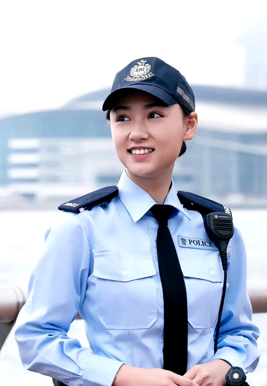 内地警察配发的新式执勤制服和执勤帽.