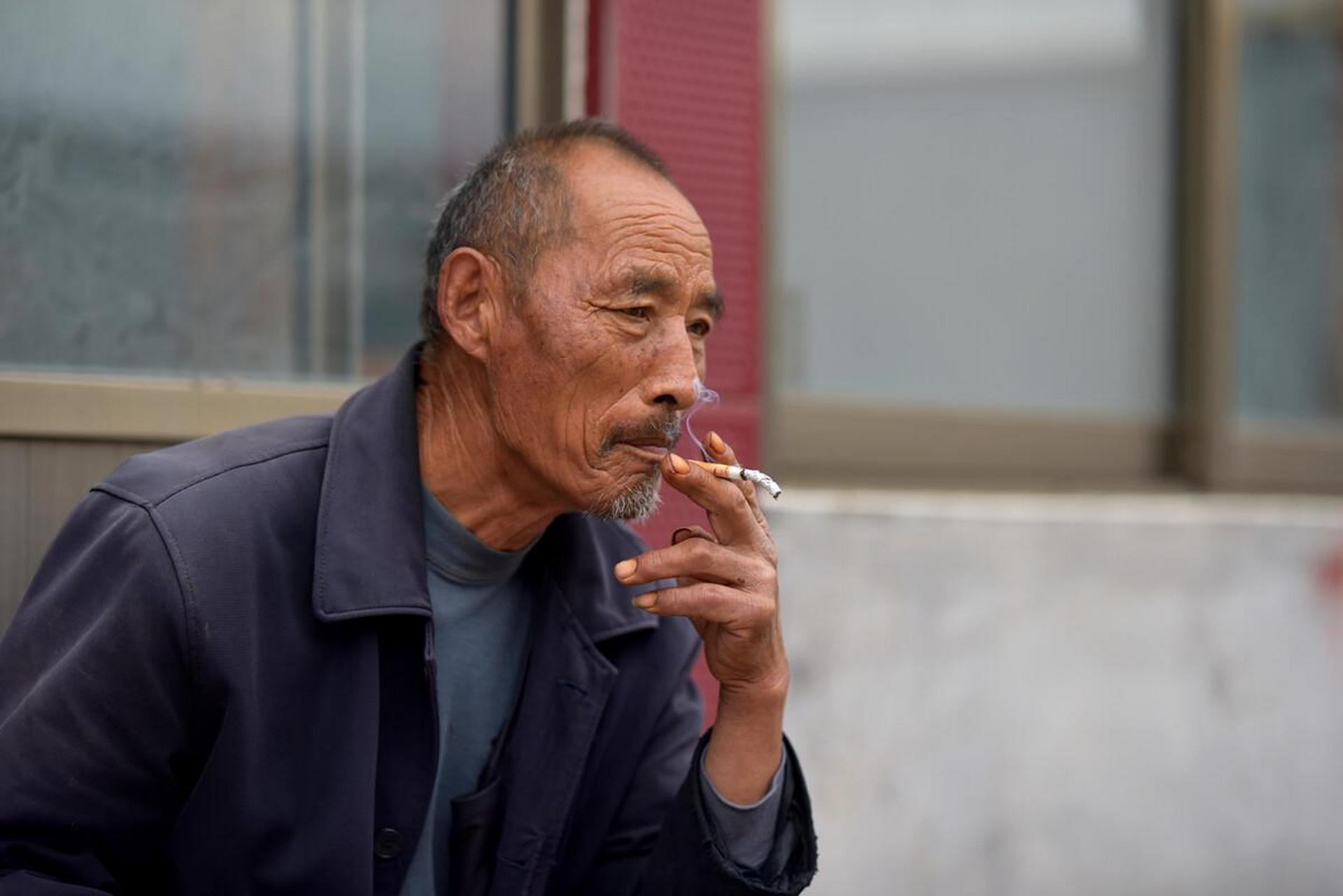 大爷回乡下发现大哥竟然独吞老房拆迁款.