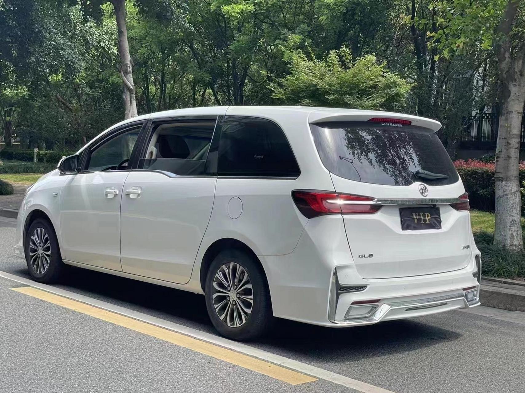 新到21年别克gl8陆上公务舱 mpv 四条轮胎全新刚换,车况极品,仅一个面