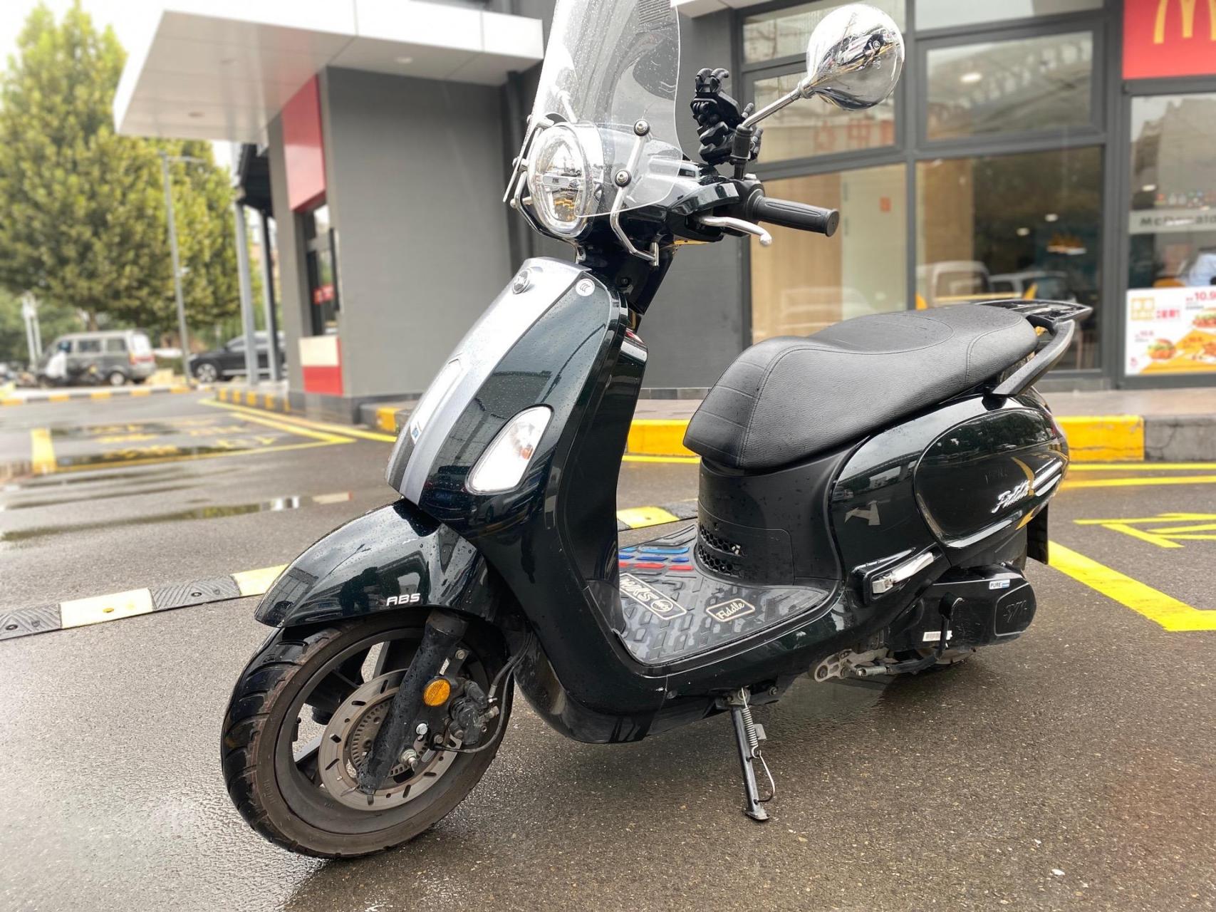 三阳飞度4,实表跑了九千多公里,车况非常好,贴的全车车衣,换大踏板故