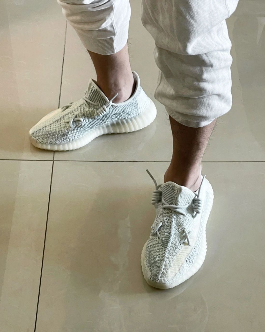 超顯腿形冰藍yeezy350滿天星 椰子350男生必備一雙 椰子鞋從面世到