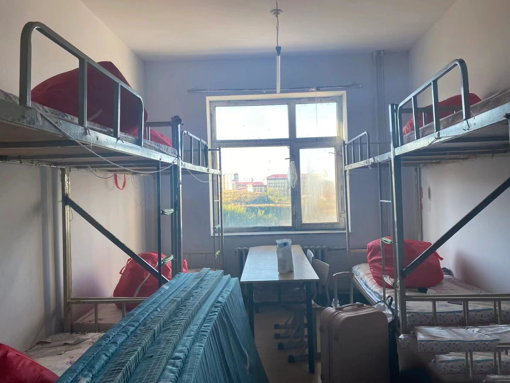 黑河学院宿舍 emmmm 学弟学妹们这个宿舍情况 你们自己看着办吧 虽然