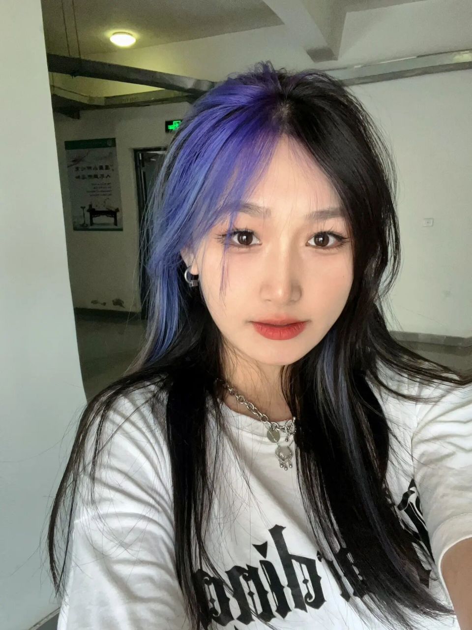 紫刘海 挑染的神 真的没有女孩子能拒绝紫色刘海染叭 巨温柔又显白 真