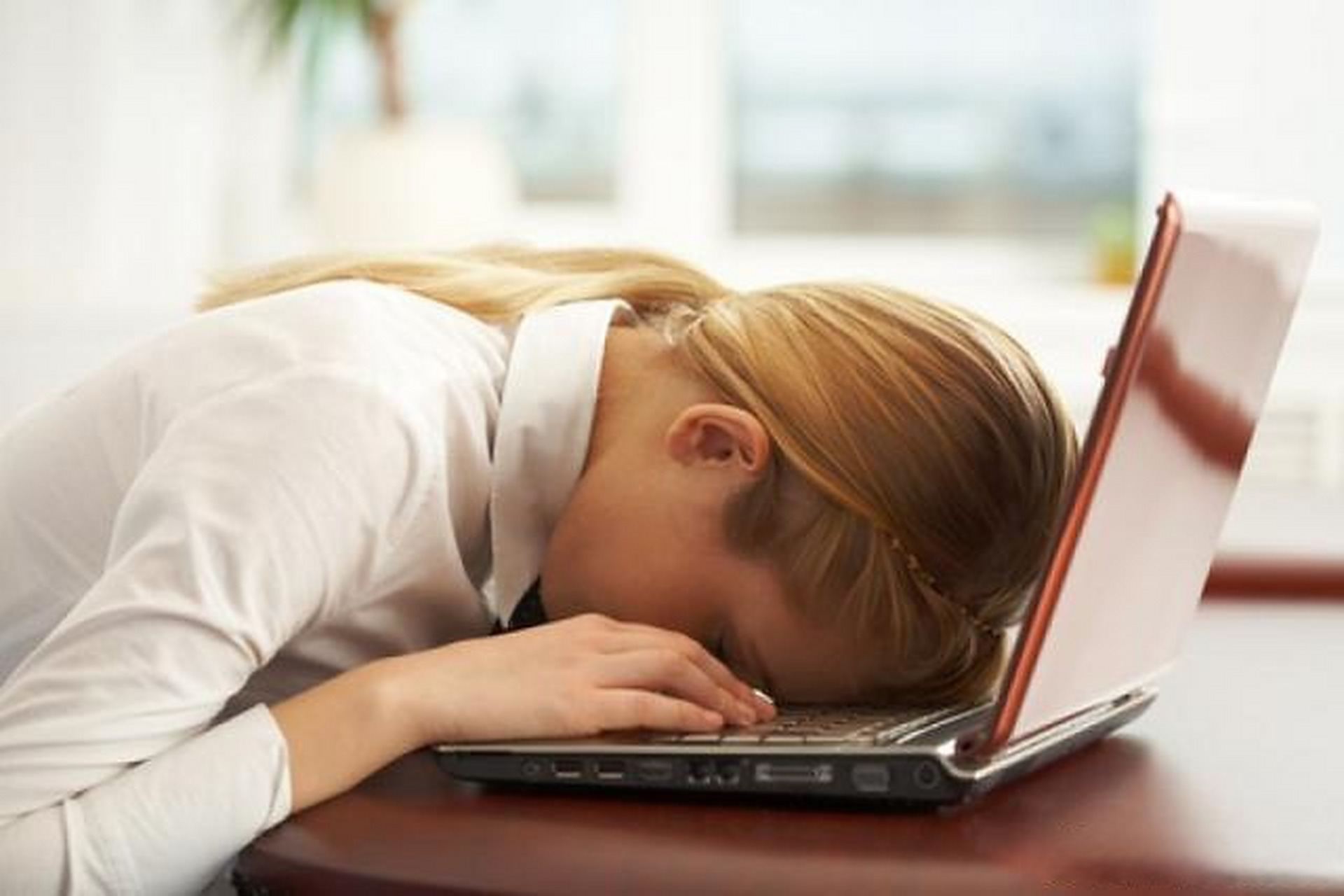 身体疲劳过度会导致一系列不良状况,包括但不限于以下几个方面:  1.