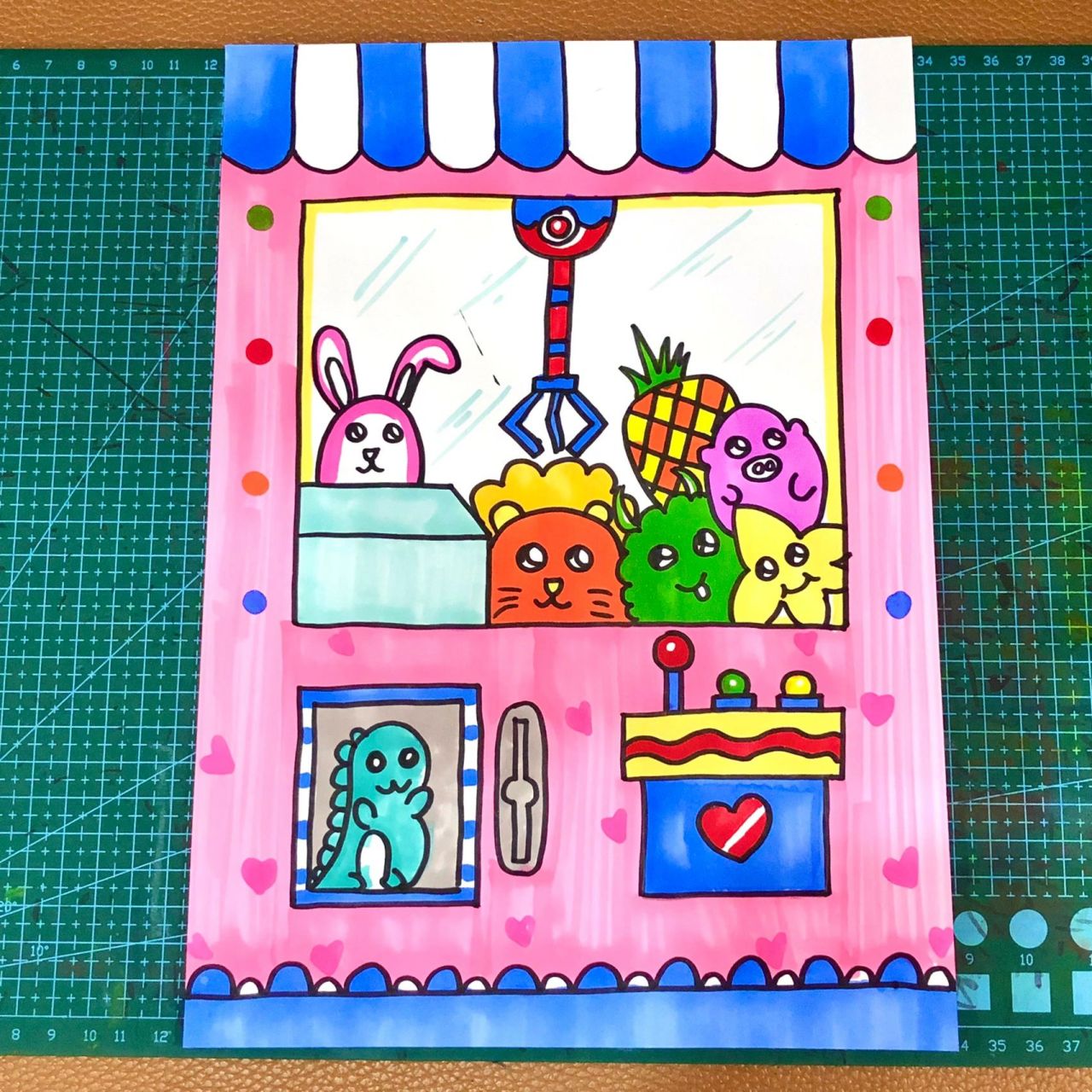 儿童创意画——《抓娃娃机》 课程名称:《抓娃娃机》 课程材料:白卡纸