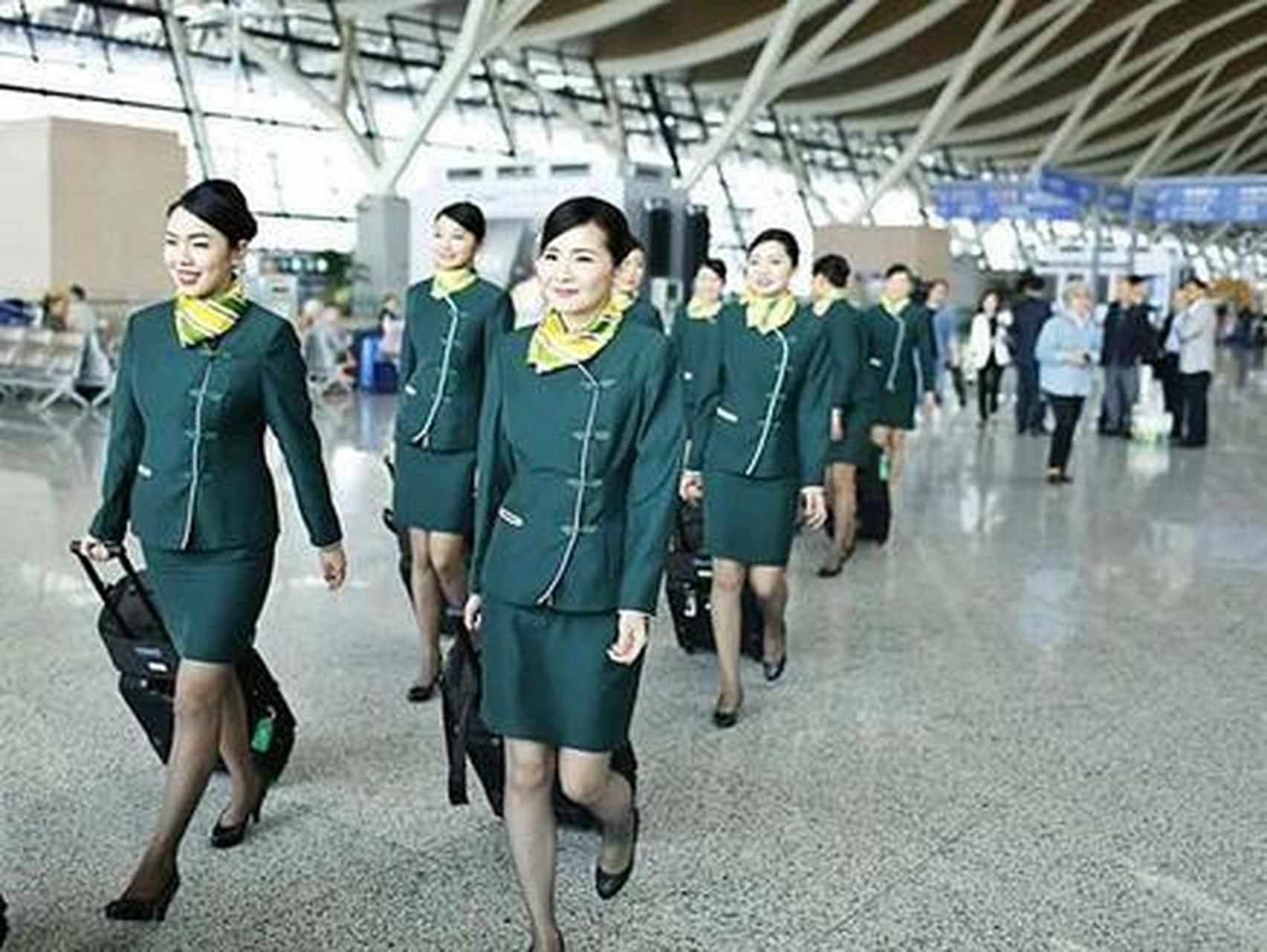 春秋航空回应空乘辱骂乘客# 春秋航空回应一名空姐发表侮辱乘客的