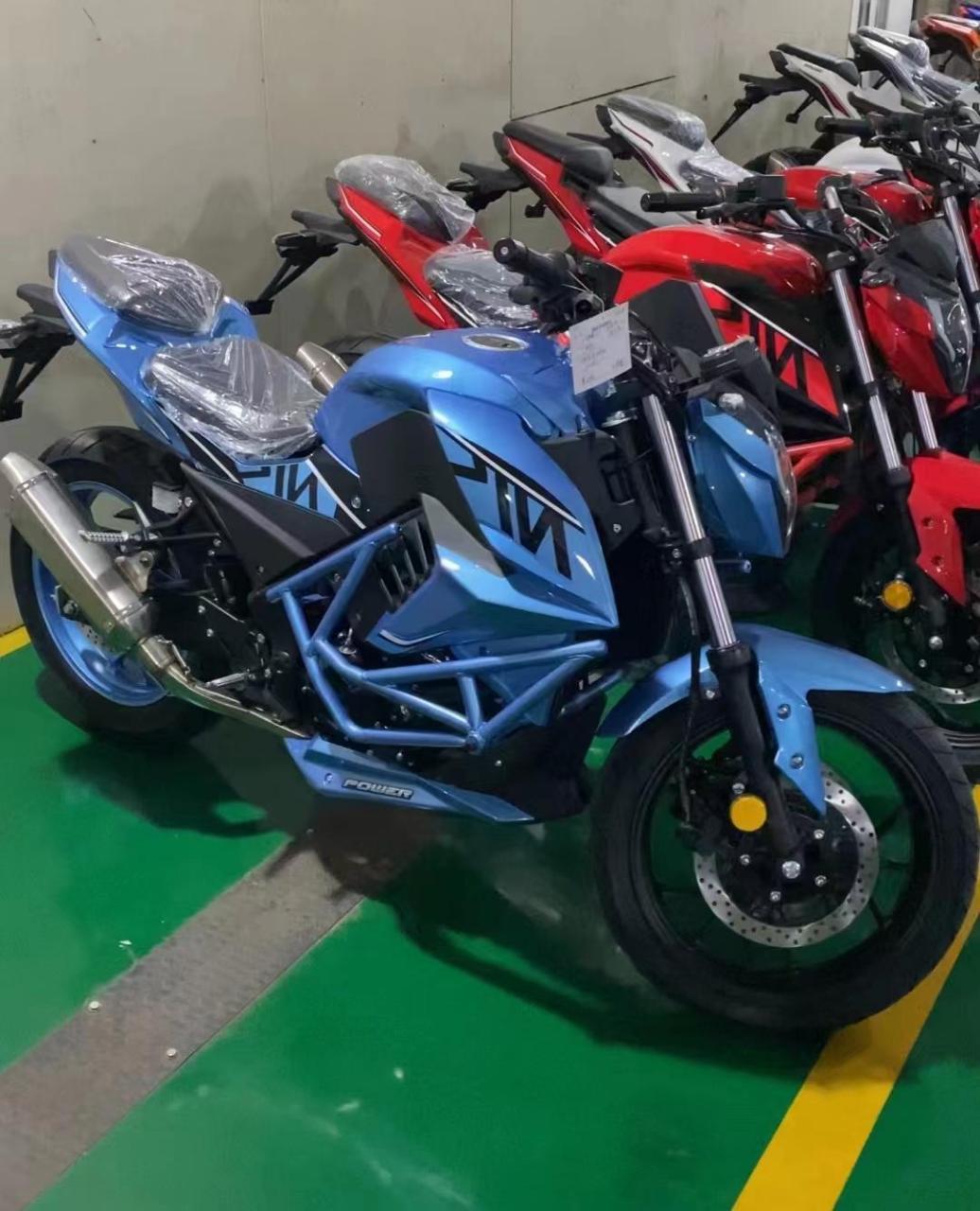 枭风9号,搭配单缸风冷200cc,可升级双缸水冷400cc.售价7680-13800元.