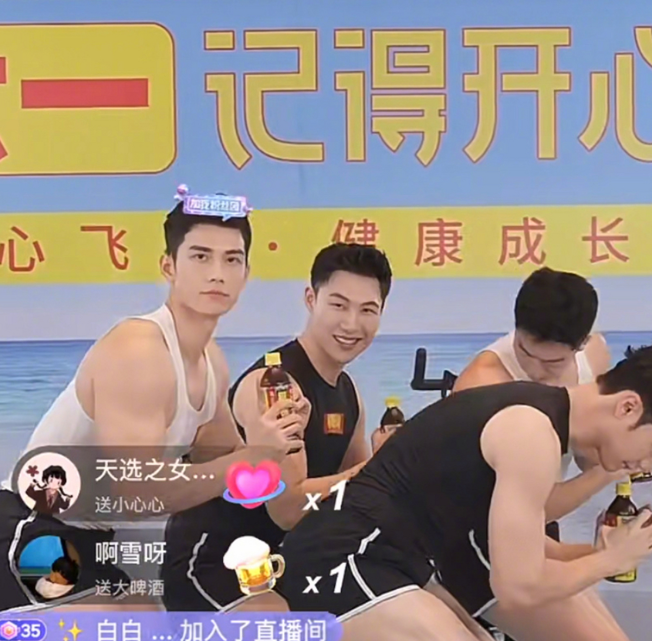 椰树直播间的帅男擦边球,有人称赞他的技术高超,也有人质疑他的行为