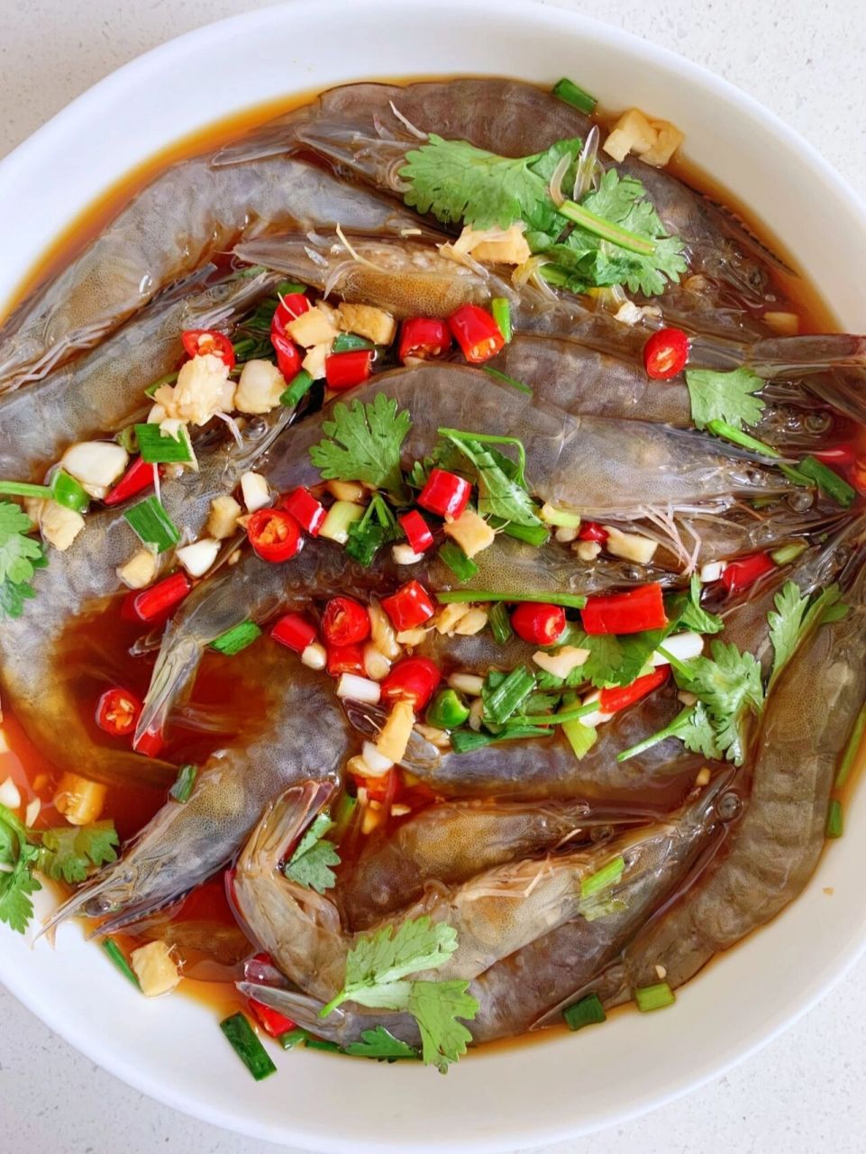 又到了夏季,街边都是小龙虾,烧烤 90的季节, 一直听说生腌虾很好吃