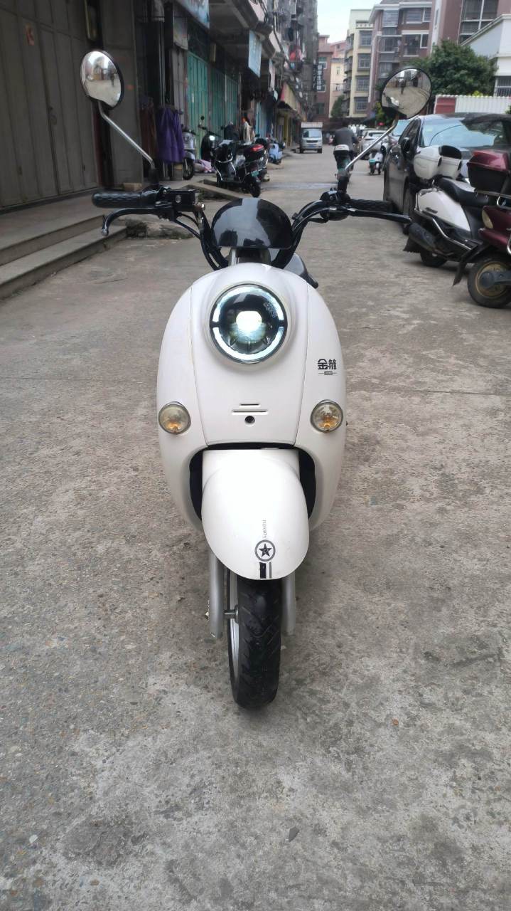 福清本地,精品二手电动车 极品金箭电动车,车灯和仪表都非常好看,五个