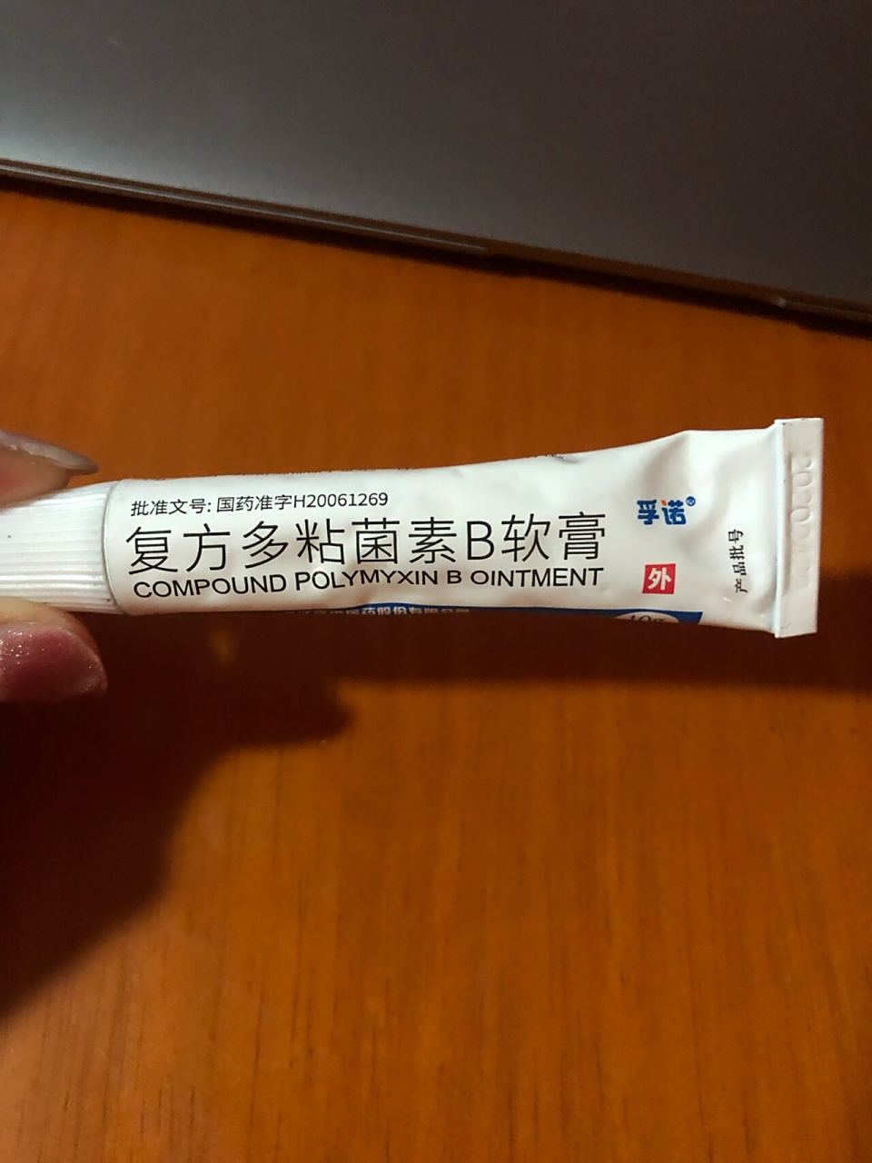 去年的唇膏还能用吗(唇膏过去一年了能擦吗)